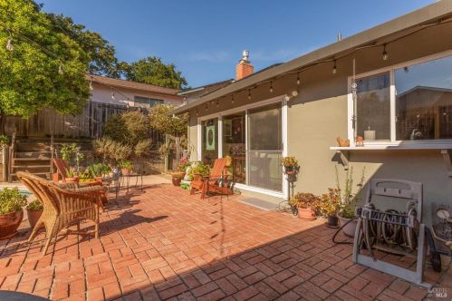 430 Willamette Dr, Vacaville CA  95688-4228 exterior