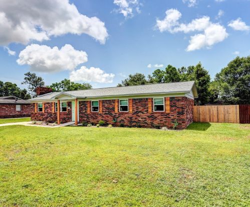 7165 Peninsula Dr, Pensacola, FL 32526-3613