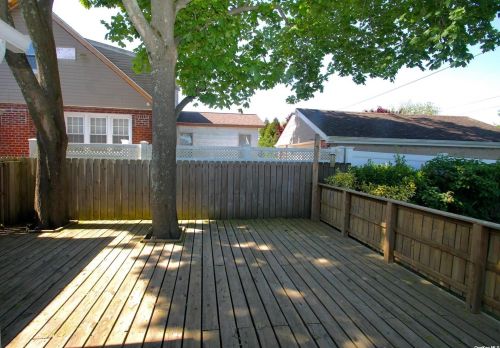 15 Harwich Rd, East Rockaway NY  11518-2407 exterior