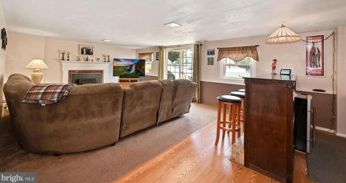 210 Wayne Dr, Riverton NJ  08077-3843 exterior