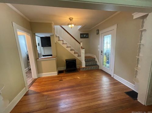 198 Clover St, Waterbury, CT 06706-1926