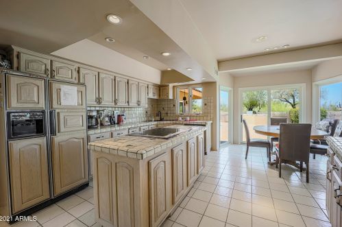 6220 Cholla Dr, Scottsdale AZ 85253-3170 exterior