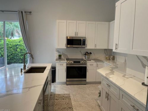 5950 Almaden Dr, Naples, FL 34119-4627