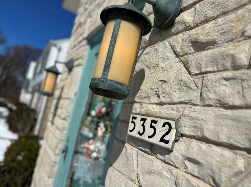 5352 Berkeley Blvd, Milwaukee, WI 53217-5135