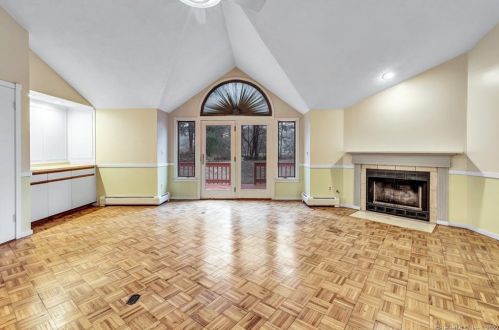 21 Lake Rd, Woodbury CT  06798-2326 exterior