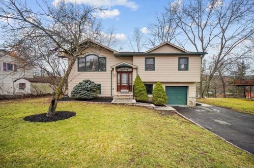 16 Hillside Dr, Thiells, NY 10984-1430