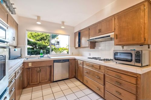 2980 Nichols St, San Diego CA  92106-3425 exterior