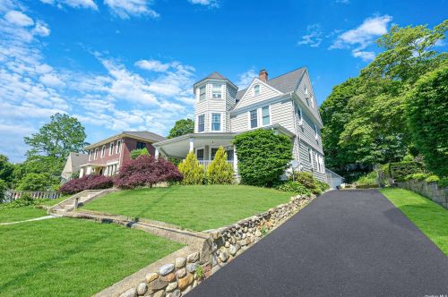 161 School St, Muttontown, NY 11771-3520