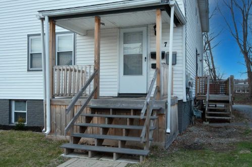 7 Academy St, Fishkill NY 12524-1301 exterior