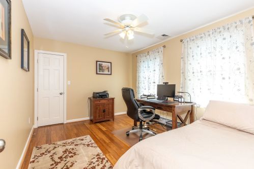 8 Canter Ct, Nashua NH  03063-2929 exterior