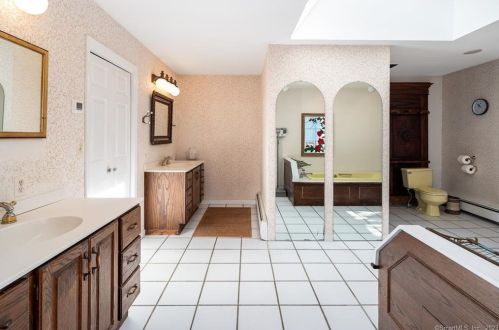 24 Twin Hills Rd, Stamford CT  06903-4614 exterior