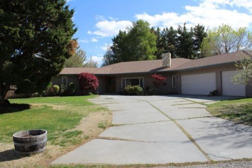 3620 Brookside Dr, Bishop, CA 93514-2104