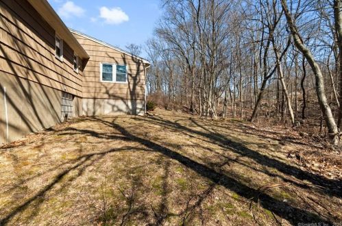 54 Piping Rock Dr, Waterbury CT  06706-2425 exterior