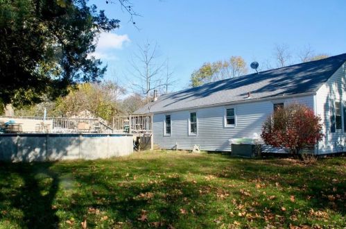 3 Chambly Ave, Warwick, RI 02888-1803