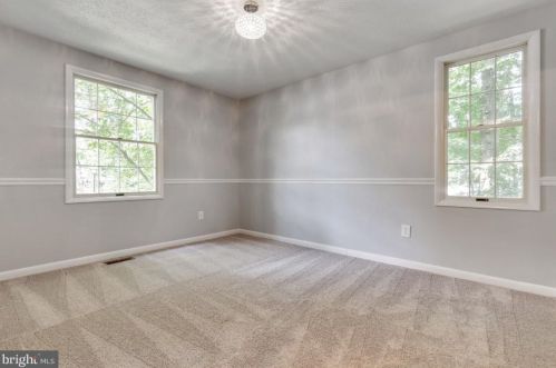 8467 Falling Leaf Rd, Springfield VA  22153-2503 exterior