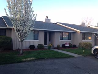 326 Greenbrook Pl, Richland WA  99352-9628 exterior