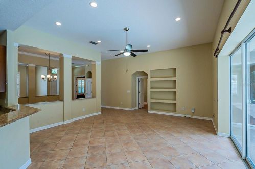 386 Via Tuscany Loop, Lake Mary FL  32746-1545 exterior