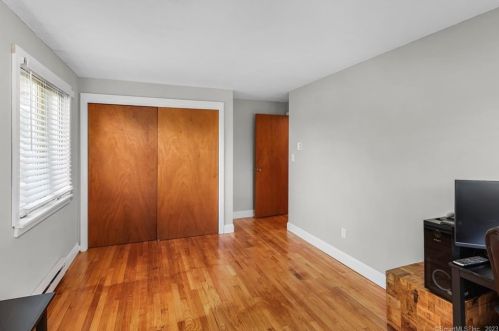 1 Yellow Yellow Cir, Middletown CT  06457-4929 exterior