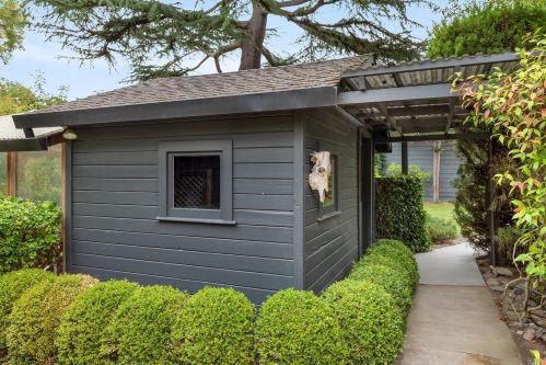 1095 Pine Tree Ln, Sebastopol CA  95472-2681 exterior