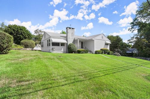 50 Linksview Pl, Stratford, CT 06614-2814