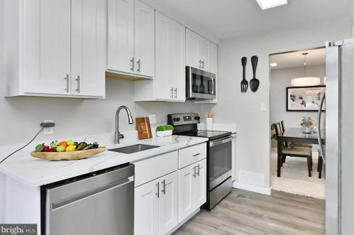 6401 Limerick Ct, Springfield VA  22152-1944 exterior