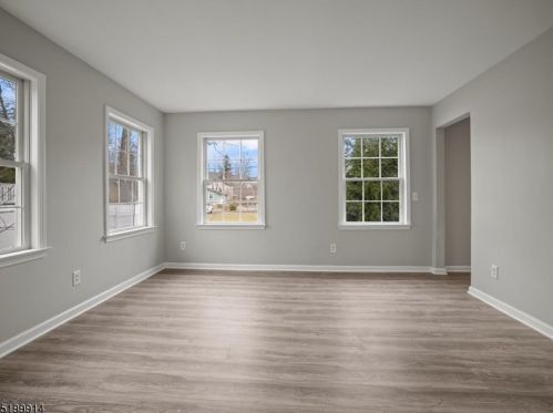 18 Berry Ln, West Milford NJ  07480-3632 exterior