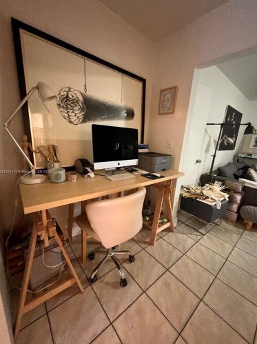 85 10th St, Hialeah, FL 33010-4125