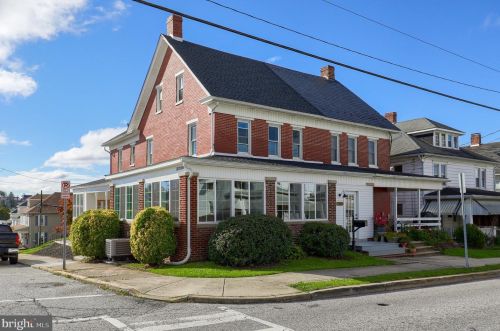 200 High St, Red Lion, PA 17356-1528