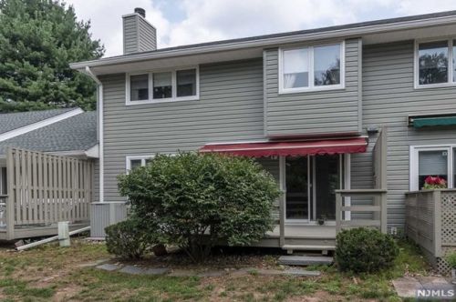 31 Erskine Ct, Mahwah NJ  07430-2014 exterior