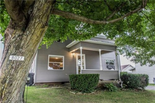 8027 Bachelor Rd, Waynesburg, OH 44688-9404
