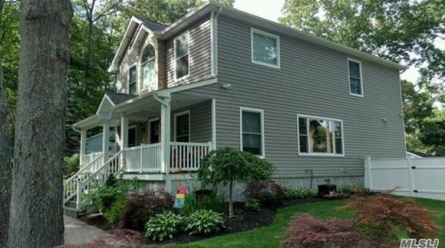 7 Parkside Rd, Scotts Beach, NY 11789-3025
