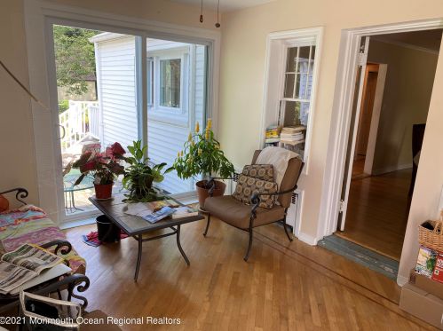422 Monmouth Rd, West Long Branch NJ  07764-1244 exterior
