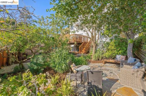 2459 Burlington St, Oakland CA 94602-2515 exterior