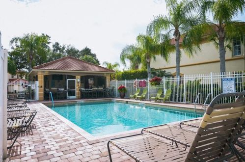 7835 Clemson St, Naples FL  34104-5349 exterior