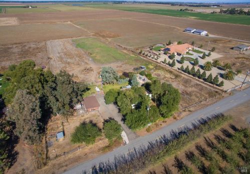 8111 Maxwell Ln, Liberty Farms, CA 95620-9635