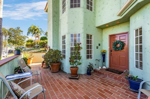 383 Park Ave, Long Beach, CA 90814-3124