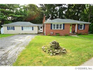 246 Mayflower Dr, Rochester, NY 14618-1424