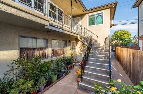 734 Linden Ave, Long Beach, CA 90813-4541
