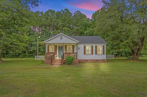 1583 Church St, Bonneau, SC 29431-3637