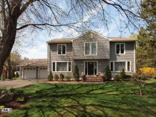 11 Briarcliff Rd, Huntington, CT 06484-5806