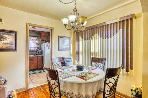 4868 40, Milwaukee WI 53209-5204 exterior