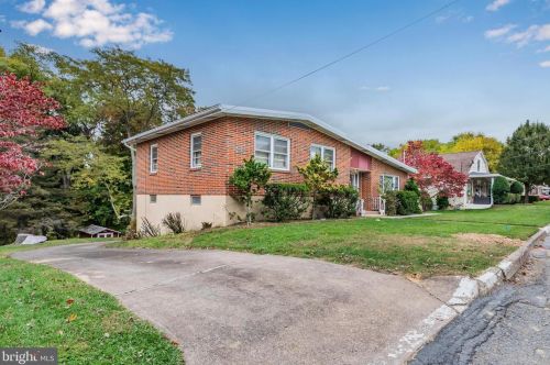 355 7th St, Harrisburg, PA 17113-2012