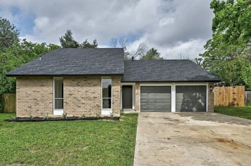4501 Eric Cir, Austin TX  78744-2926 exterior