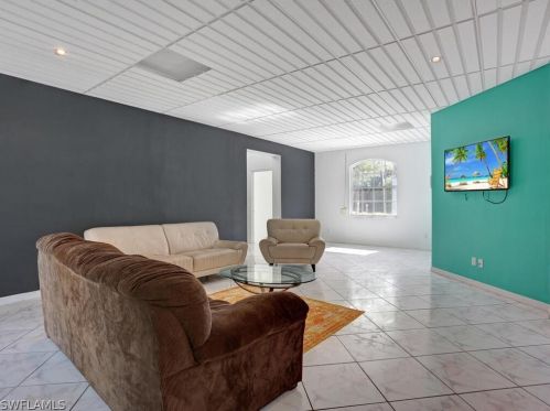 813 Glenn Ave, Lehigh Acres FL 33972-3333 exterior