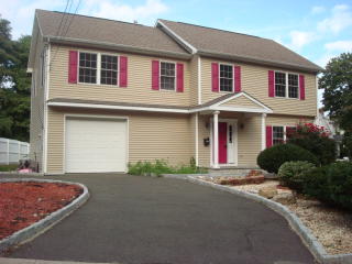 36 Underhill St, Stamford, CT 06902-2826