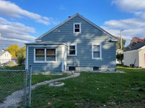 1566 Lonsdale Ave, Lincoln RI  02865-1840 exterior