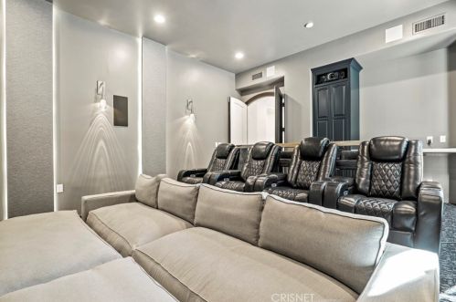 25682 Oak Meadow Dr, Santa Clarita CA  91381-0762 exterior