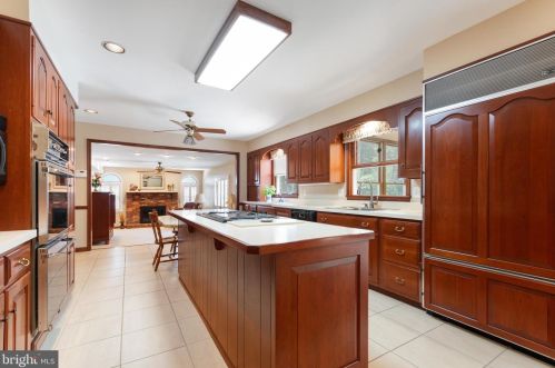 27 Brandywine Dr, Berlin Boro NJ  08009-2225 exterior