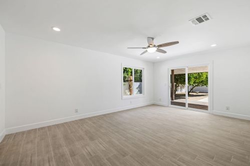 48890 Eisenhower Dr, La Quinta CA  92253-6223 exterior