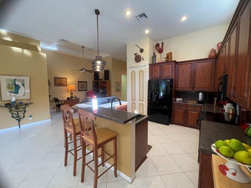 7110 Veneto Dr, Boynton Beach FL  33437-3741 exterior